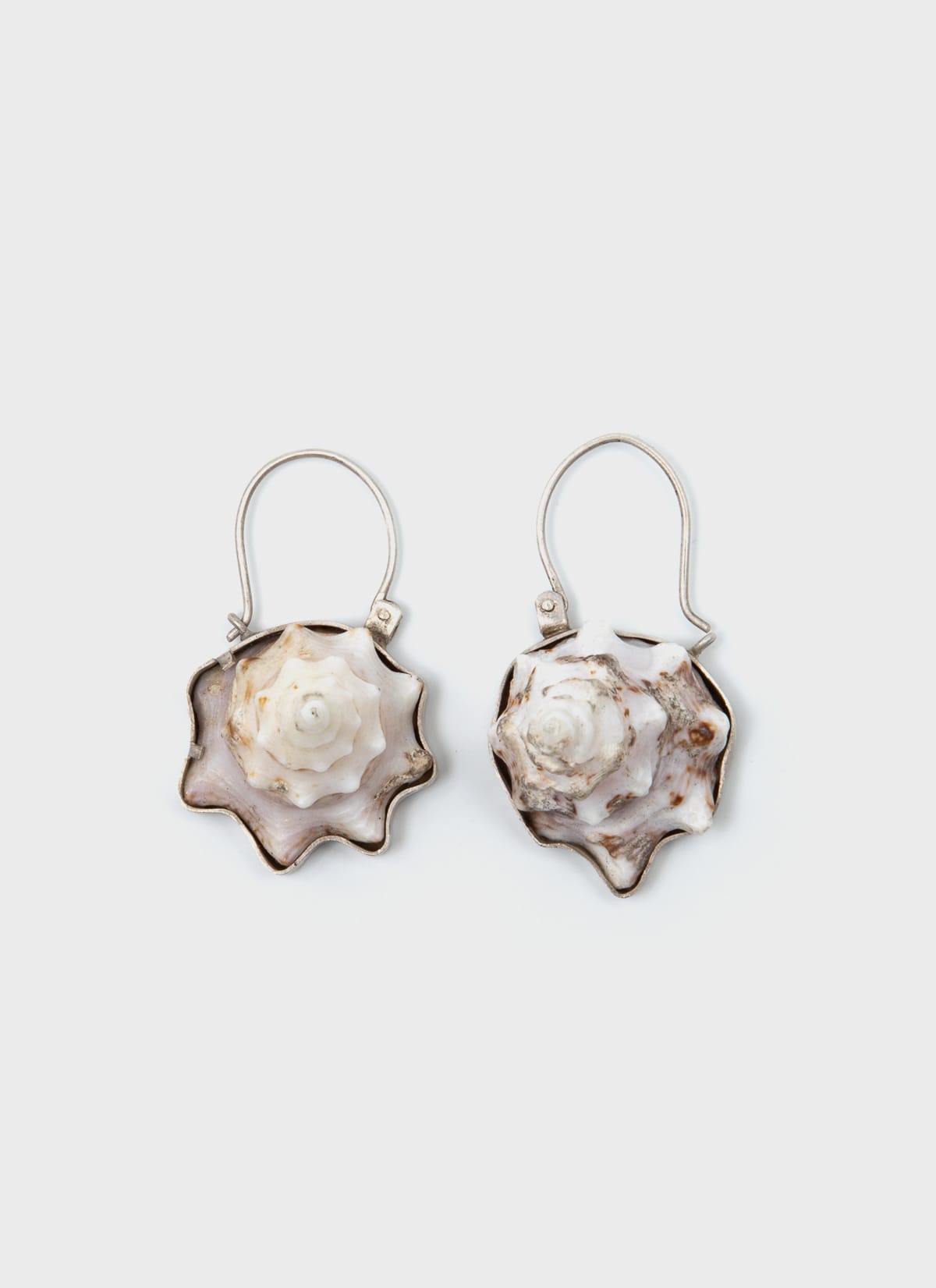 La Ma R Seashell Earrings Silver II