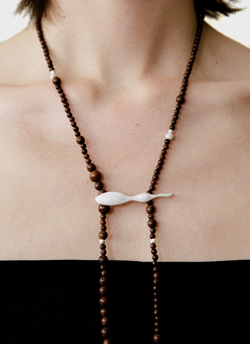 Qiqi Zebra Wood Small Clip Necklace