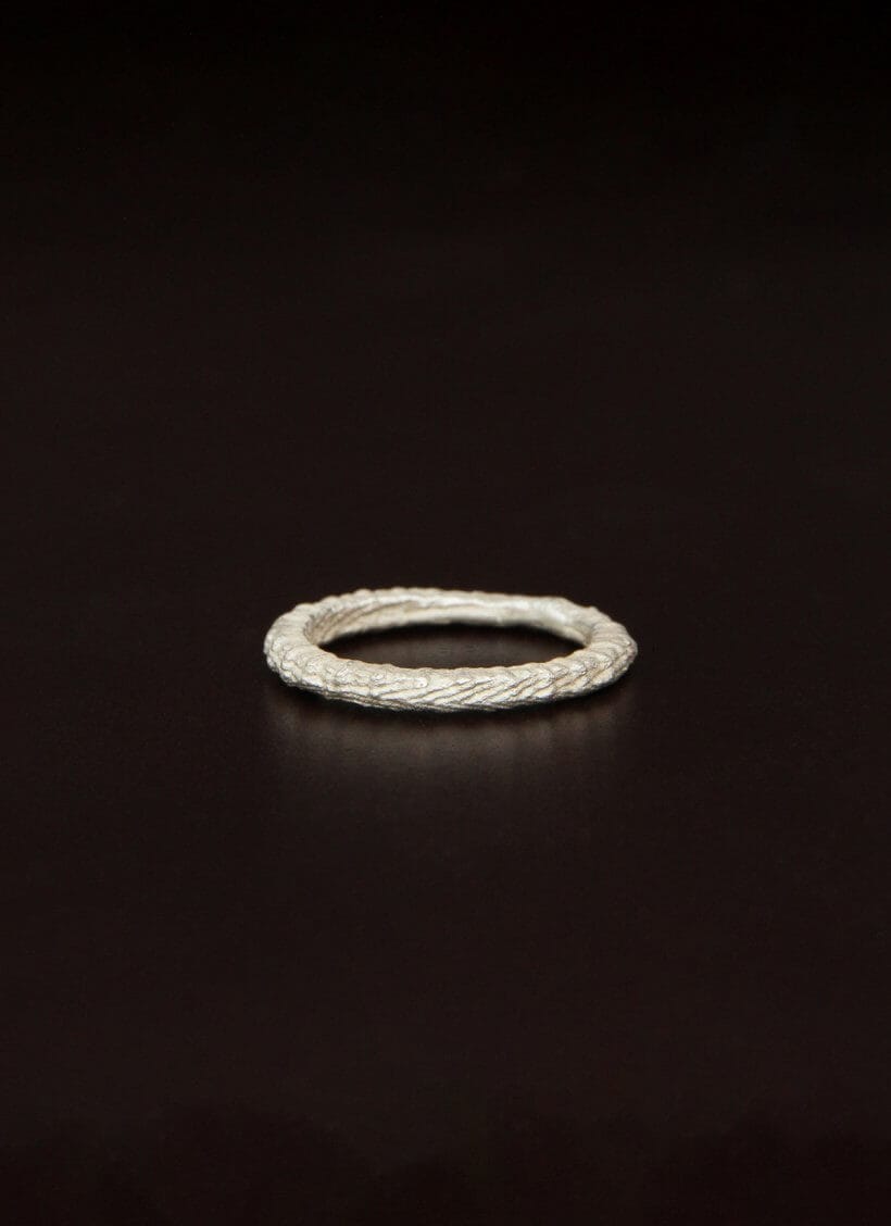 2025.11.08-GENTLEWENCH-Eternity ring oblique-21