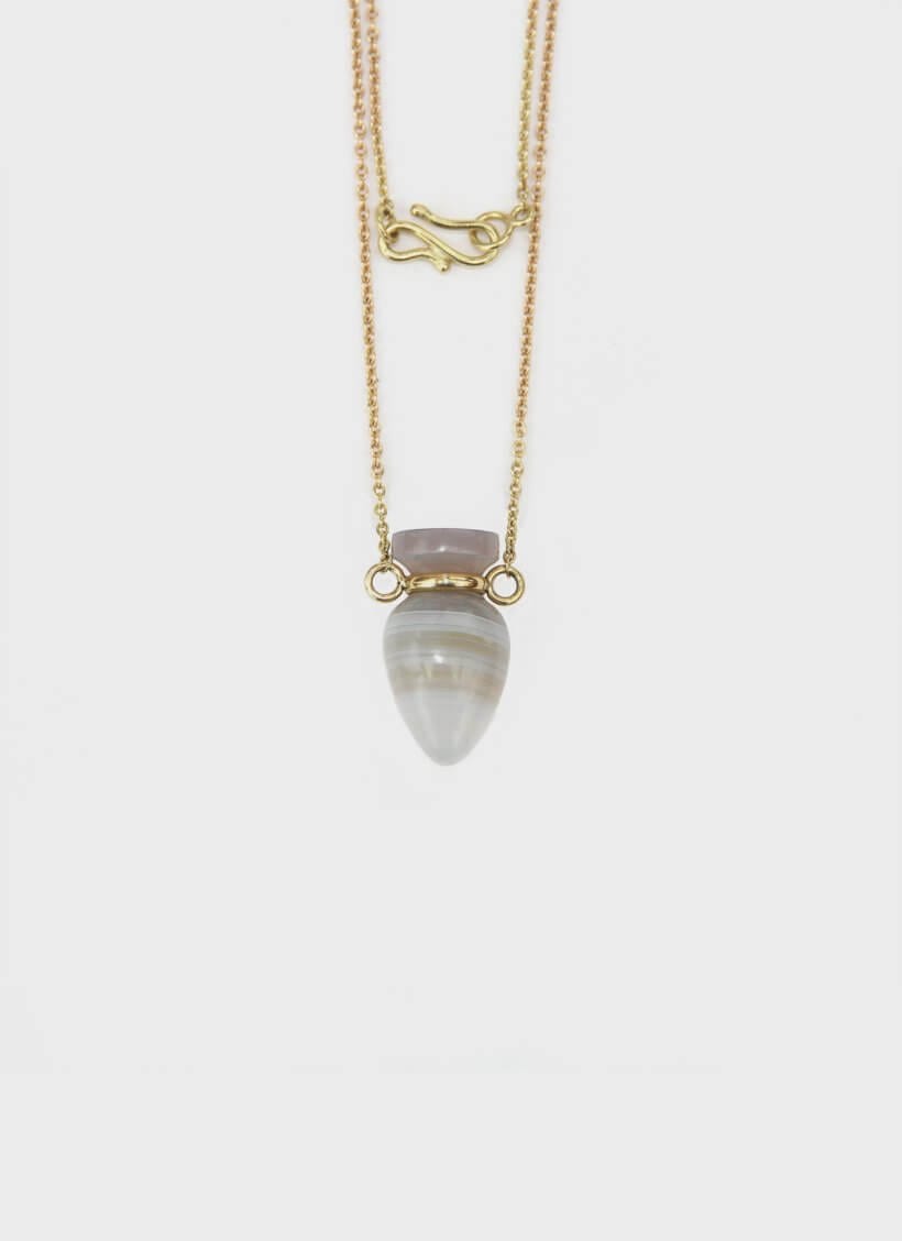 2025.11.08-GENTLEWENCH-Urn necklace in hand-62